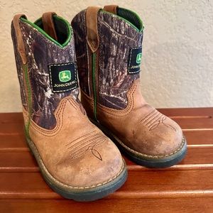 John Deere camo toddler boys boots. Size 6.5